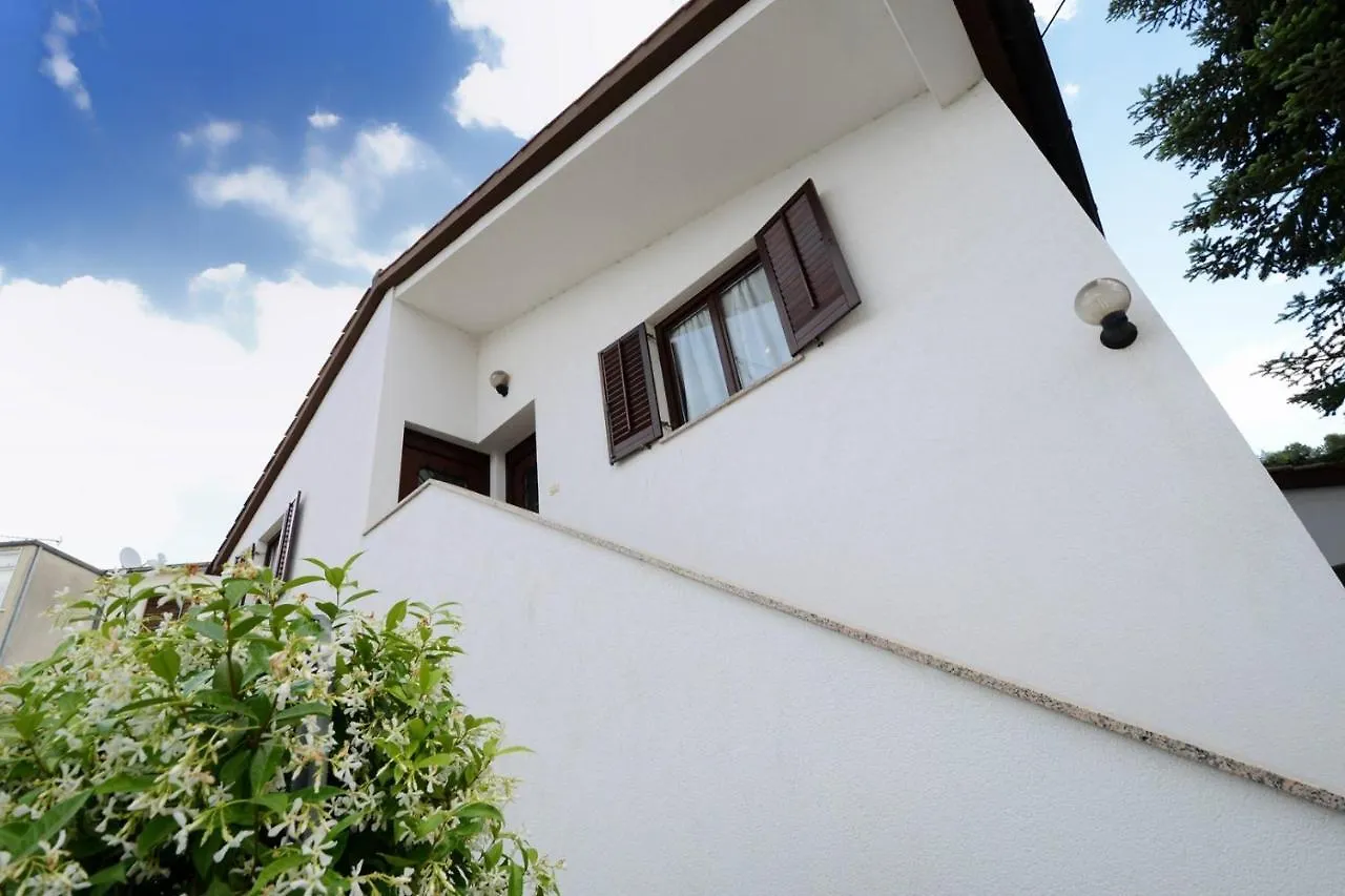 *** Guest house Apartments Kadum Porec Center Near The Beach Croatia