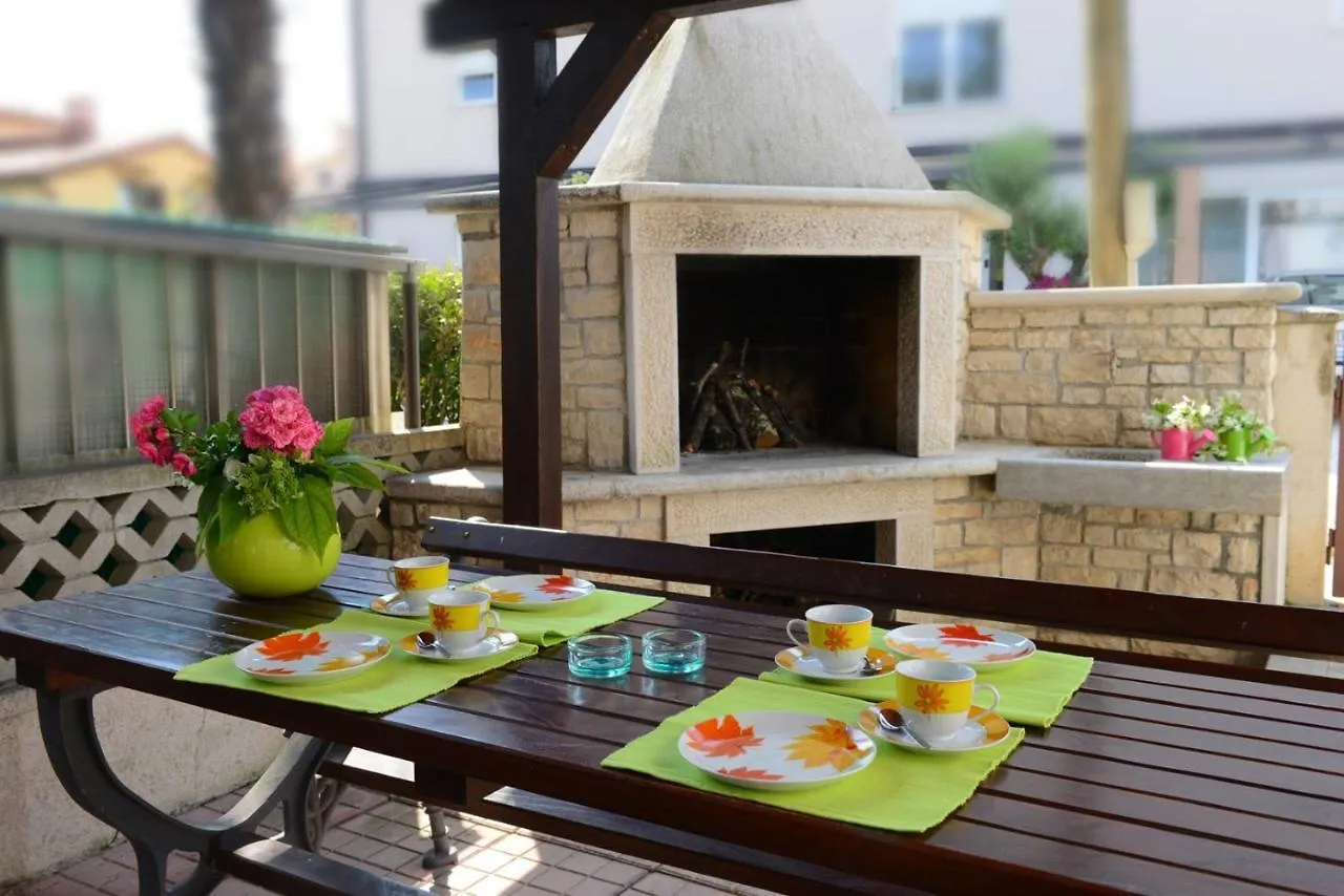 Apartments Kadum Porec Center Near The Beach 3*,